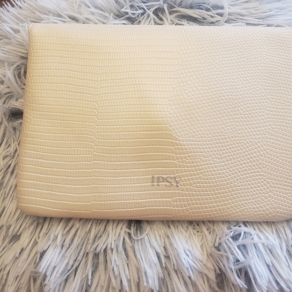❤Ipsy Cosmetic Bag❤ - Picture 2 of 3